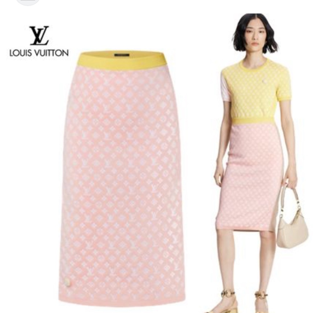 New without tags. No damage LV knit pencil skirt only. SOLD OUT!!!!!!!!!!!